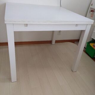 IKEA　伸縮式テーブル（お話し中です）