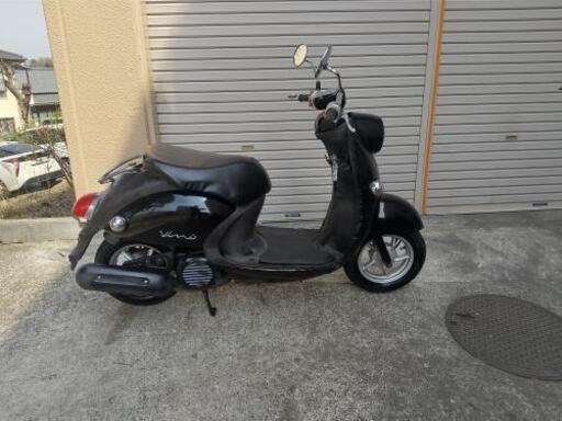 エンジン走行たったの2000km！！バッテリー、オイル、プラグ、エアフィルター、シート新品　シックでかっこいい　ヤマハ　ビーノ　人気のブラック　静かで低燃費の4st
