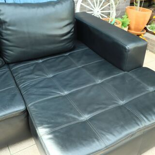 北欧デンマークのBoConcept(ボーコンセプト)のMezzo(メッツォ)の本革カウチソファーです。ゆったりとしたデザインはリビングを快適な空間にしてくれるコーナーソファ。デザインが魅力です♪