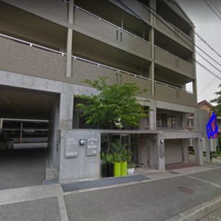 敷地内駐車場駐車場4台前後あり♫倉庫事務所、広さ有り路面て1階♫