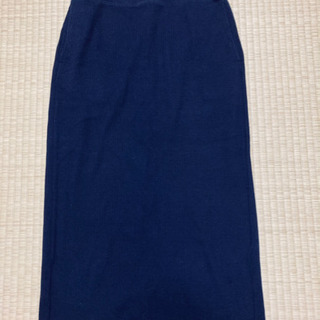 ユニクロ　紺色リブタイトロングスカート（丈標準）