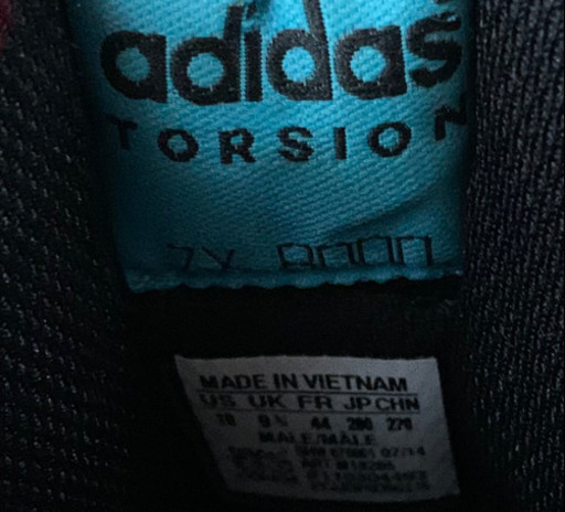 adidasのスポーツシューズ