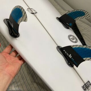 （早い者勝ち）【中古美品・話題のネックベアード2！！】PU・サーフボード 5'8 29.7L ※デッキパット＆フィン付き！！