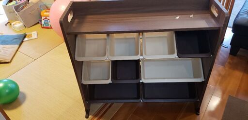 おもちゃ　棚