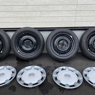 《ほぼ新品》ムーヴキャンバス　タイヤホイールセット（ホイールキャップ付き）