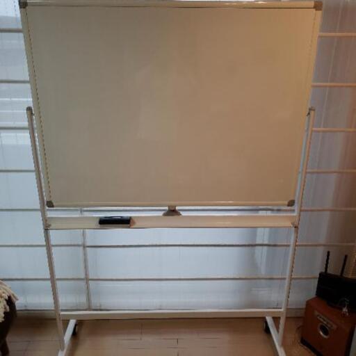 スチールホワイトボード脚付両面タイプ（幅 1,270mm）