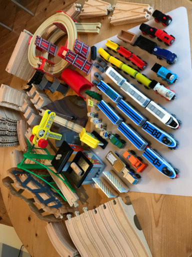 木製の列車、線路、他