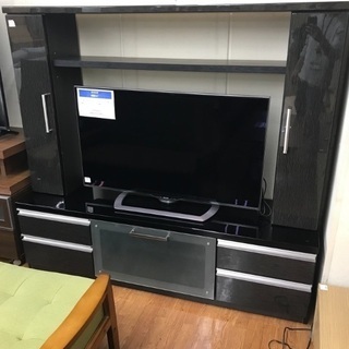 枠付きのテレビボード