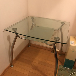 【ネット決済】ガラステーブルと椅子2脚