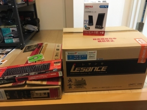 LESANSE、モニター、キーボード、スピーカー、オマケ　マウス