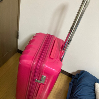 スーツケース •ショッキングピンク
