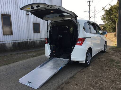 フリード スローパー 福祉車両 車いす移動車 パールホワイト ナビ バックモニター 電動パワースライドドア ピースガレージ 飯倉のフリードの中古車 ジモティー