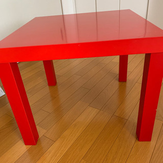 IKEA テーブル　赤　決まりました。