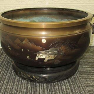 ss1713　中古　金属製　火鉢　真鍮？　中型　金火鉢　山水画　灰付き取っ手付き　台座付き　暖房器具　インテリア　当時物火櫃　古道具　古民具　レトロ　アンティーク ss1713 中古 金属製 火鉢 真鍮？ 中型 金火鉢 山水画 灰付き
