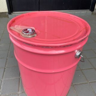 ピンクのペール缶