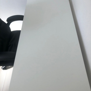 IKEAのデスクとニトリのオフィスチェア