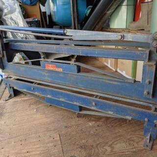 建築板金　折曲機　折り曲げ機