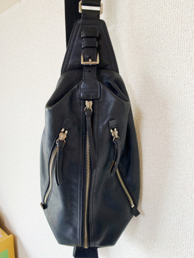 『コーチ』メンズ　ショルダーバッグ 70360 トンプソン レザースリング