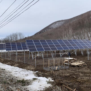 太陽光発電のパネルと架台の組み立て 測量 重機OP！未経験者可 ...