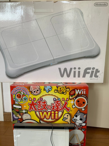 Wii本体とソフト、fit、太鼓のセットです。