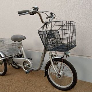 三段階変速．16インチノーパンクタイヤ