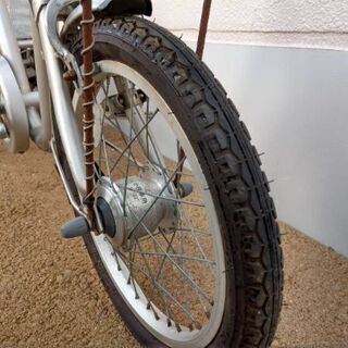 三段階変速．16インチノーパンクタイヤ