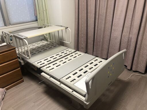 介護用電動式ベッド（パラマウントベッドKQ-602）