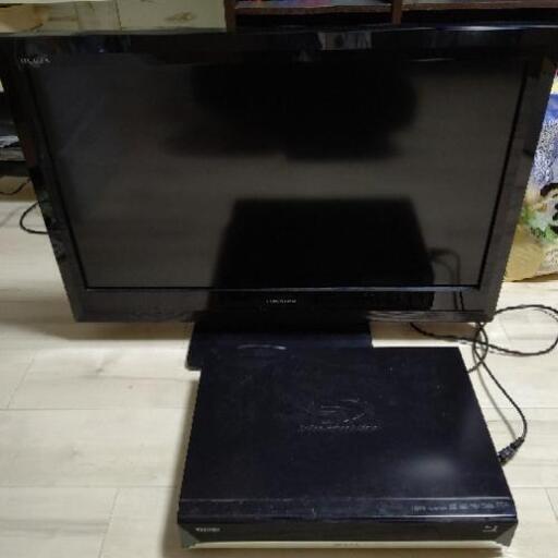東芝レグザ　32インチテレビ　DVDブルーレイレコーダー