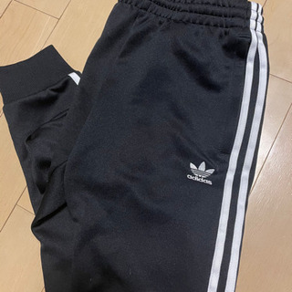 adidasトラックパンツ　Mサイズ