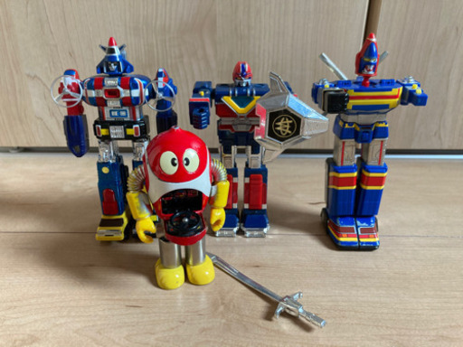 ロボット3体セットとロボットはっちゃん