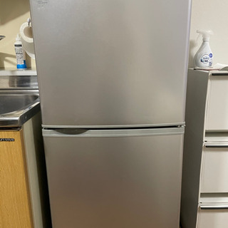サンヨー製　冷蔵庫　137L