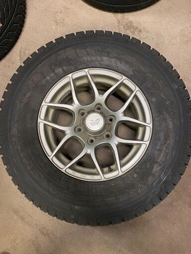 スタッドレスタイヤ（ホイール付）中古品　265/70R16　４本セット