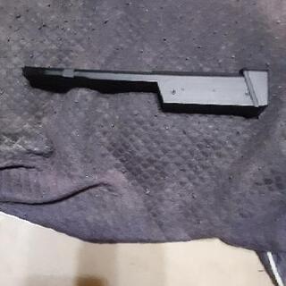 さらに値下げしました～激安～😃完動品～マルイ電動ハンドガングロック18C本体､箱説明書､100連マガジンx4、30連マガジンx4散弾マガジン､マガジンジョイント、バッテリー、充電器、エアガンケース､ゴーグル､BBローター155､フェイスガード、などのセット