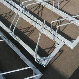 プライス要相談 自転車 駐輪場 自転車 スタンド 4台 あります。配達可能