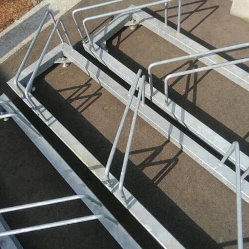 プライス要相談 自転車 駐輪場 自転車 スタンド 4台 あります。配達可能