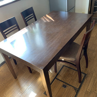 ダイニングテーブル4点セット(テーブルと椅子3)