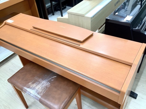 YAMAHAの電子ピアノJ−7000