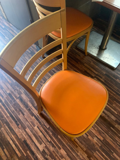 中華料理店のテーブルと椅子(歌舞伎町)