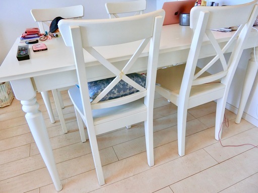 IKEAのダイニングテーブルと椅子４脚 - 福岡県の家具