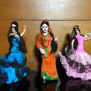 フラメンコ美女人形2体とインド系美女人形1体
