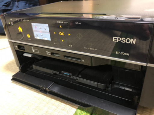 プリンター　EPSON EP-704  ブラック　純正インク、付属品付き