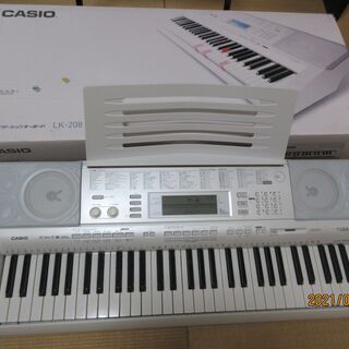 電子ピアノ　CASIO　光ナビゲーションキーボード　LK-208