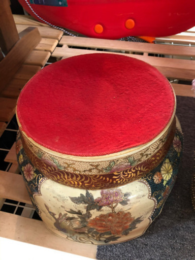 飾り壺　金彩　高さ125センチ 飾り壺 金彩 高さ125センチ