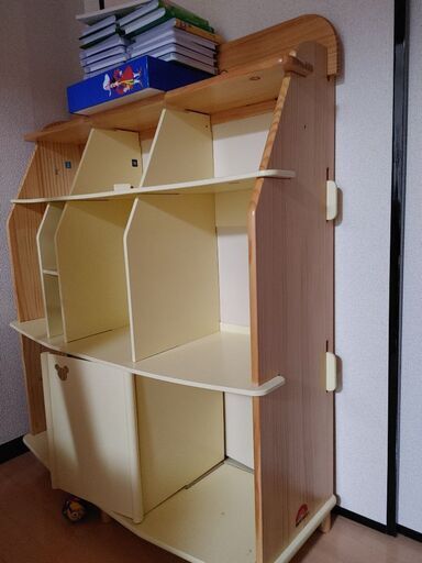 4月2日か4月3日受け取り可能な方　ミッキー本棚