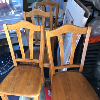 木製の椅子です。まだまだ使えます4脚セット