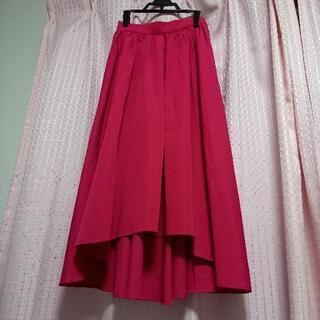 濃いめのピンクのロングスカート