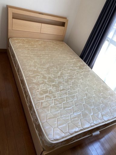 セミダブルベッド  マットレス付  半年ほど使用