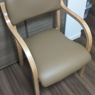 【美品、使用歴少】ダイニングチェア 木製 肘付 介護椅子 ベージュ