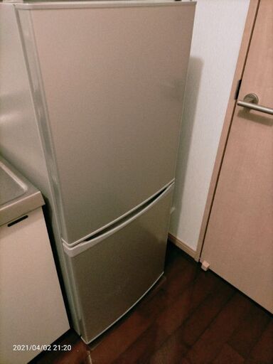冷蔵庫（アイリスオーヤマ）142リットル　ほぼ新品（2021年4月1日購入）