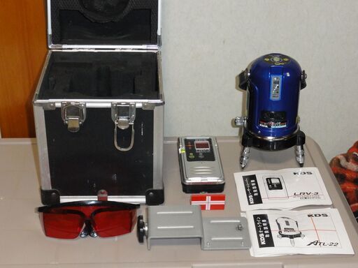 ③【レーザー墨出器】ムラテック KDS オートラインATL-22　＋　防滴レーザーレシーバー　LRV-3 　外れていた配線を付け治しています